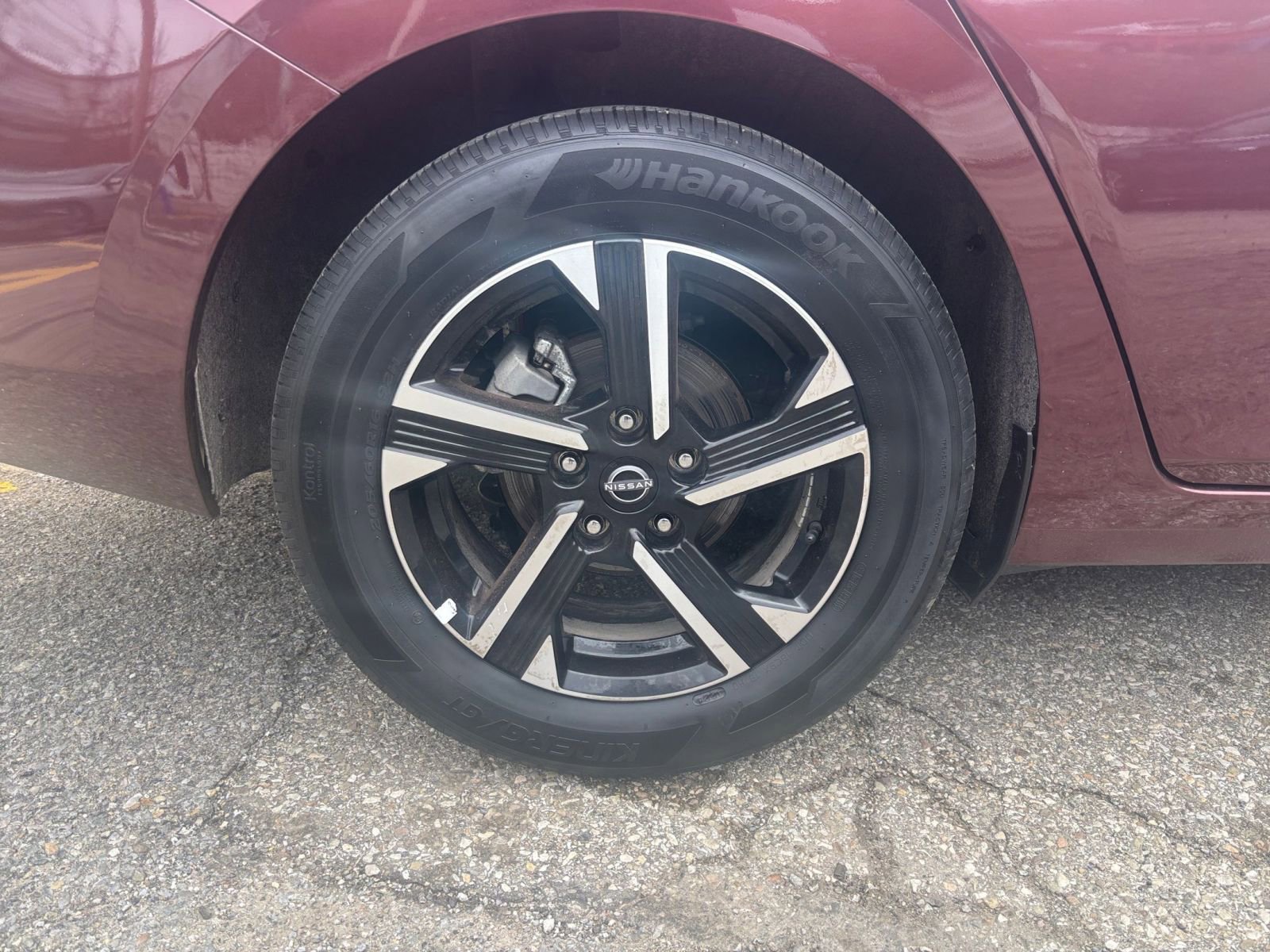 Used 2025 Nissan Sentra SV FWD image 30