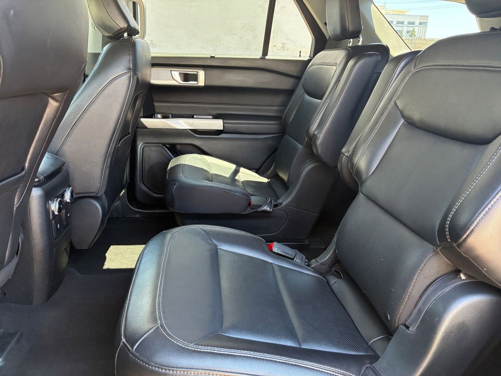 Used 2023 Ford Explorer Limited image 29