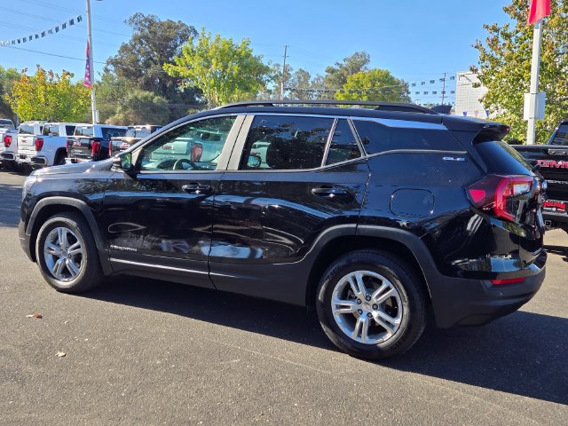 Used 2023 GMC Terrain SLE w/ Driver Convenience Package FWD image 7
