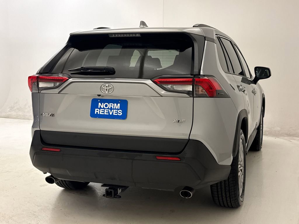 Used 2019 Toyota RAV4 XLE Premium image 9