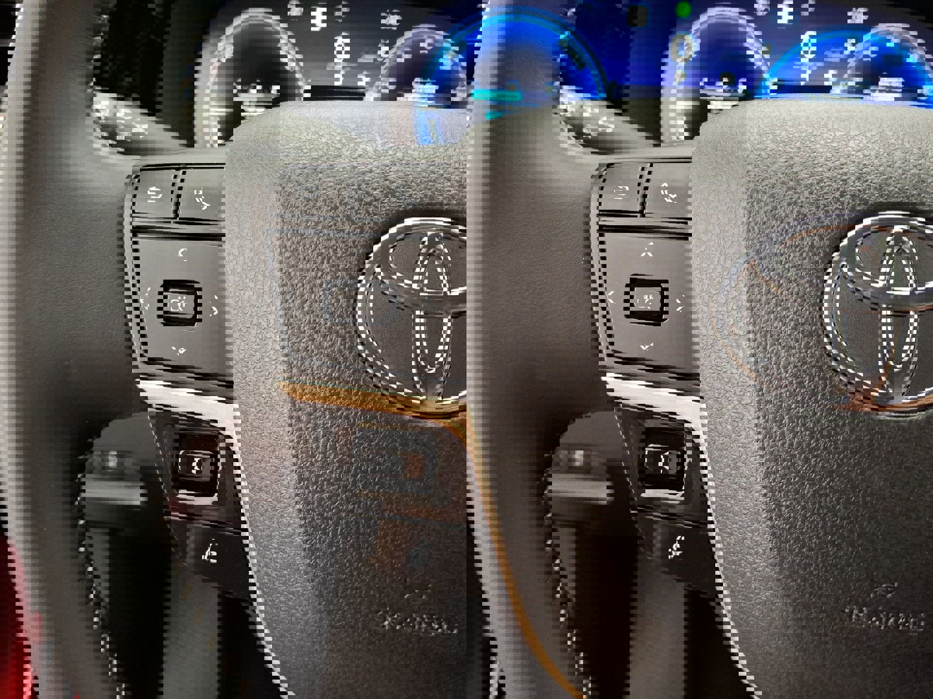 Used 2024 Toyota Crown XLE AWD/4WD image 17