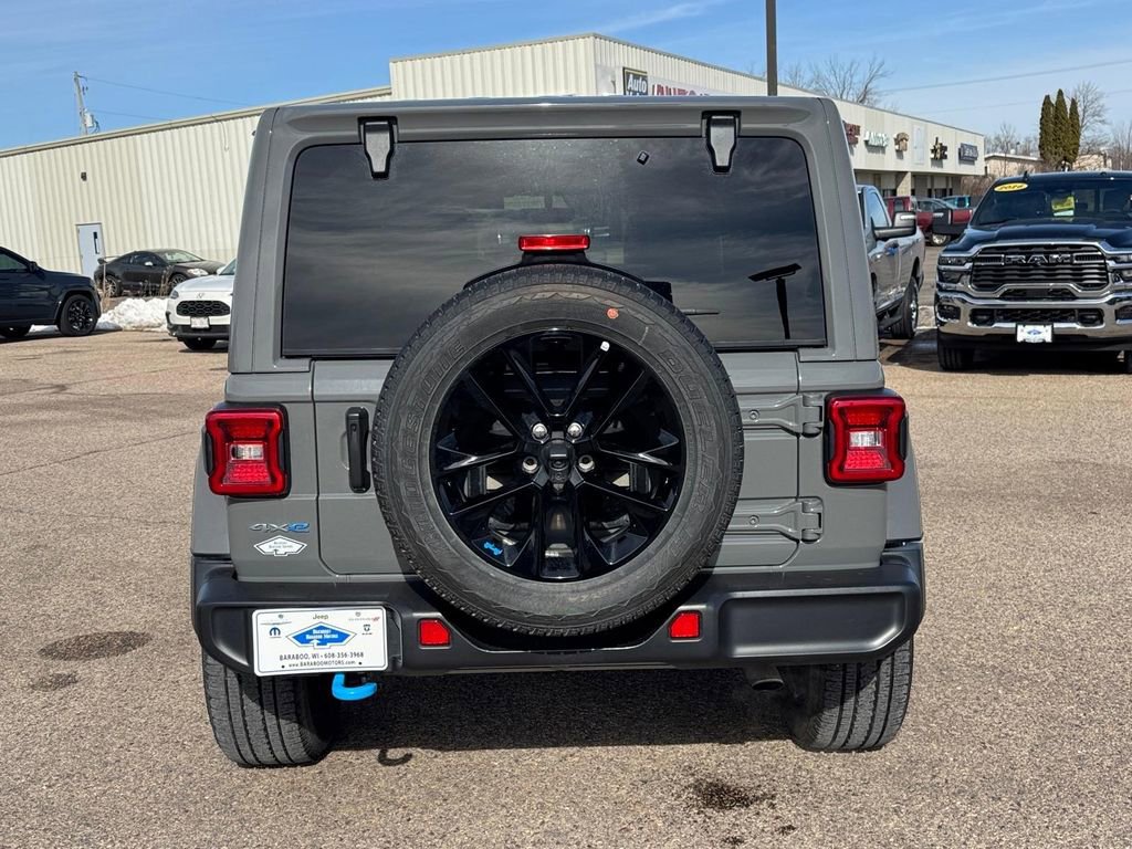 Used 2022 Jeep Wrangler Unlimited Sahara image 3