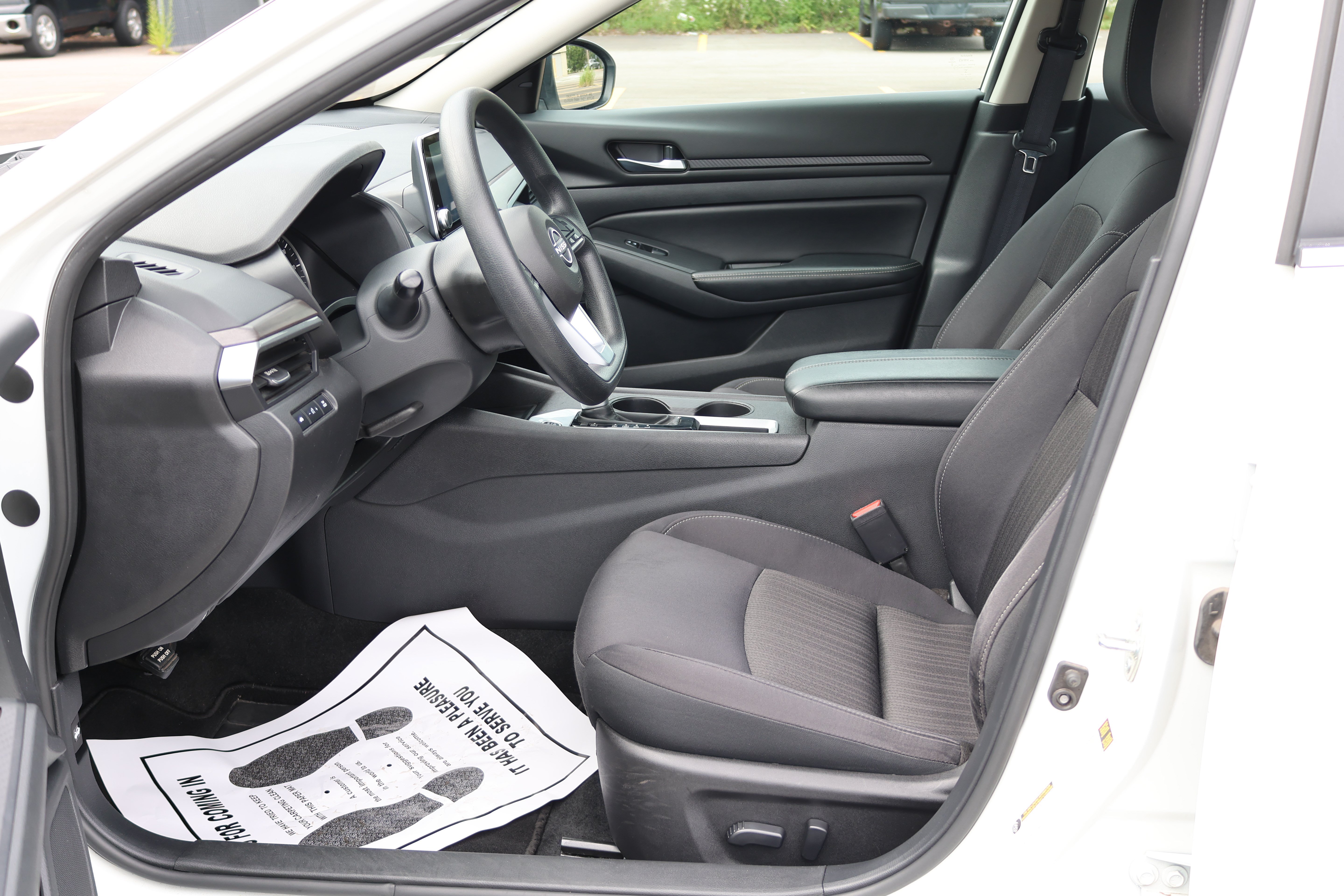 Used 2025 Nissan Altima 2.5 SV FWD image 22