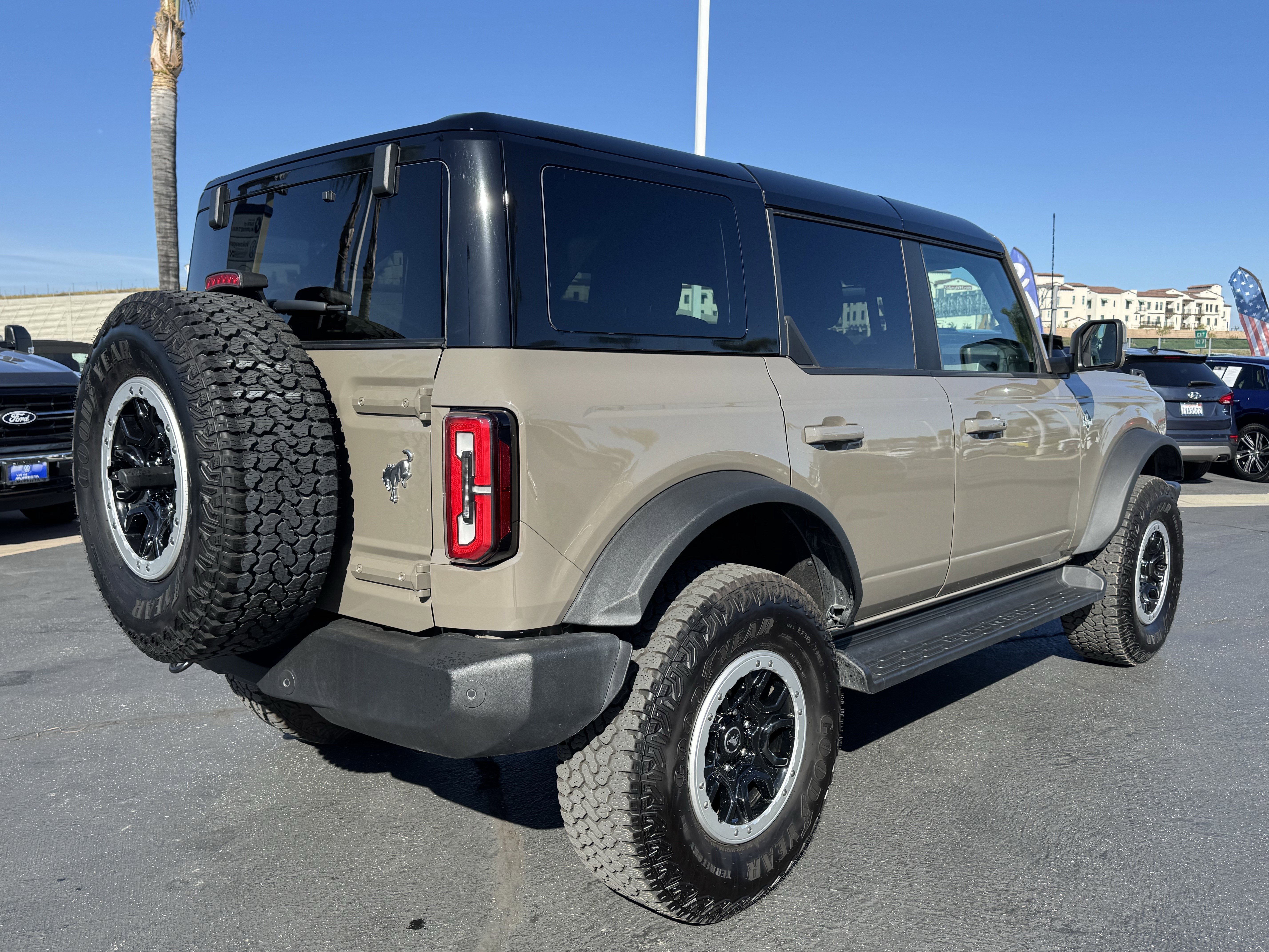 Used 2025 Ford Bronco Outer Banks w/ Sasquatch Package AWD/4WD image 11