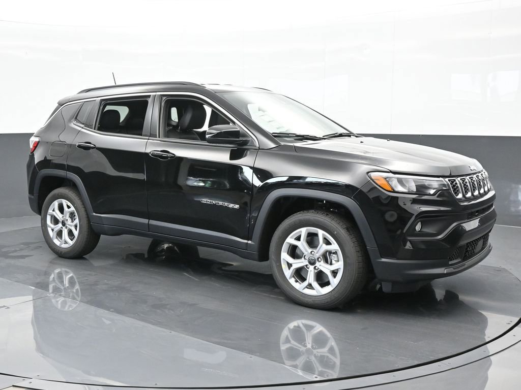 Used 2025 Jeep Compass Latitude image 8