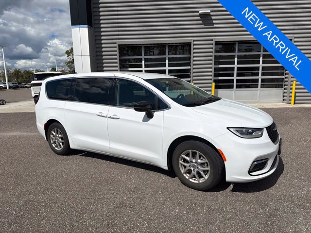 Used 2024 Chrysler Pacifica Touring-L