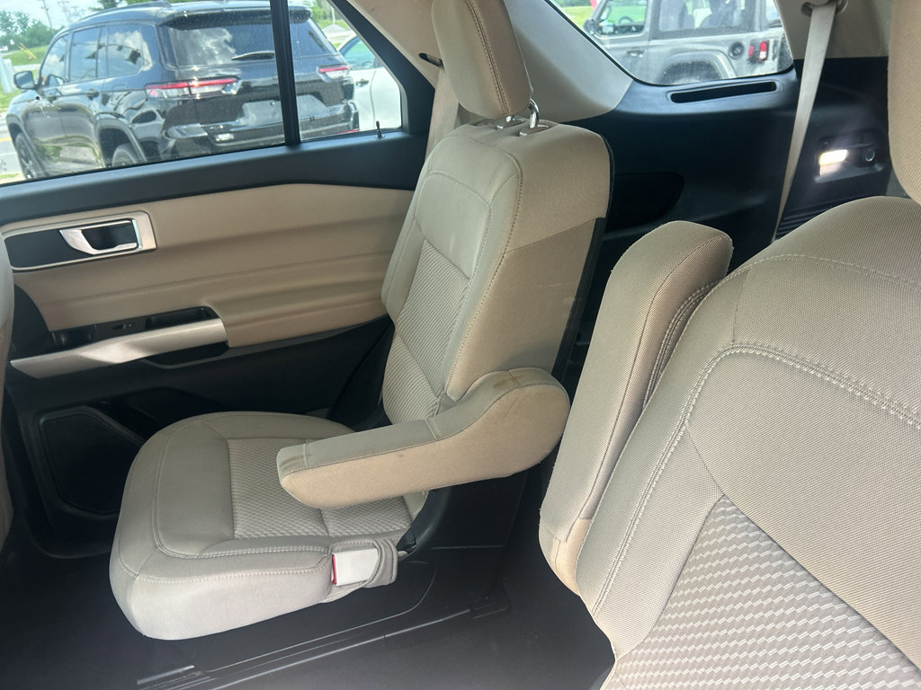 Used 2023 Ford Explorer XLT RWD image 17