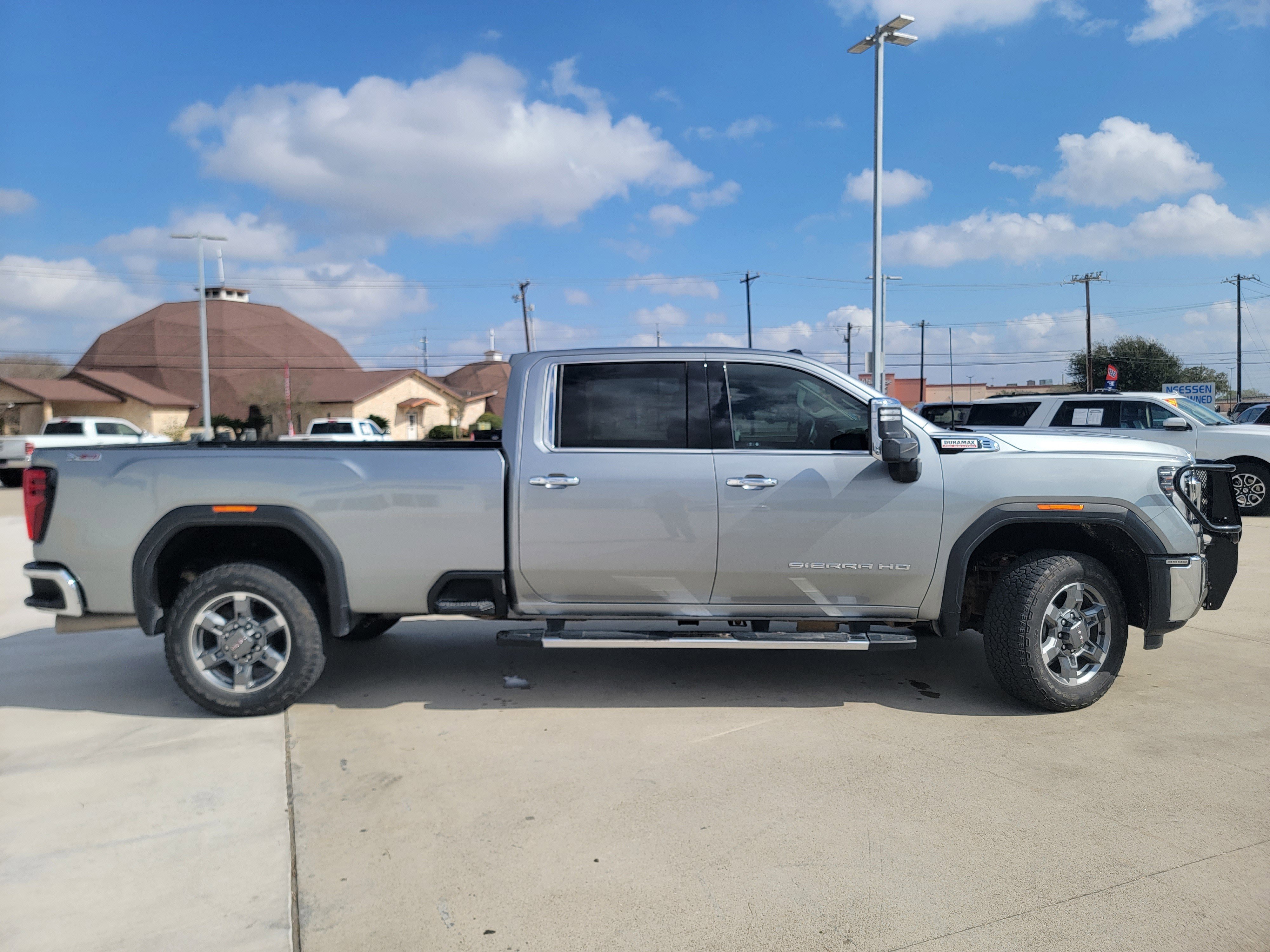 Used 2025 GMC Sierra 3500 SLT w/ SLT Premium Package image 4