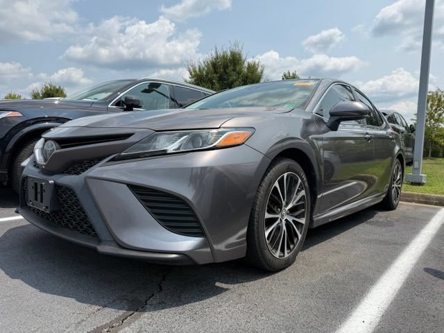 Used 2019 Toyota Camry SE FWD image 2