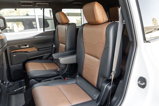 Used 2025 Lexus GX 550 w/ Accessory Package (2T) image 12