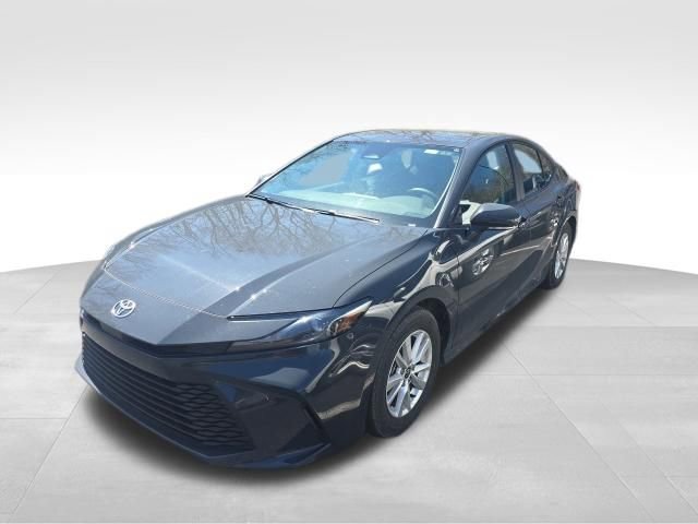 Used 2025 Toyota Camry LE image 8