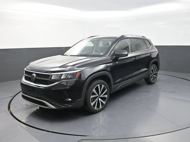 Used 2024 Volkswagen Taos SE FWD image 3