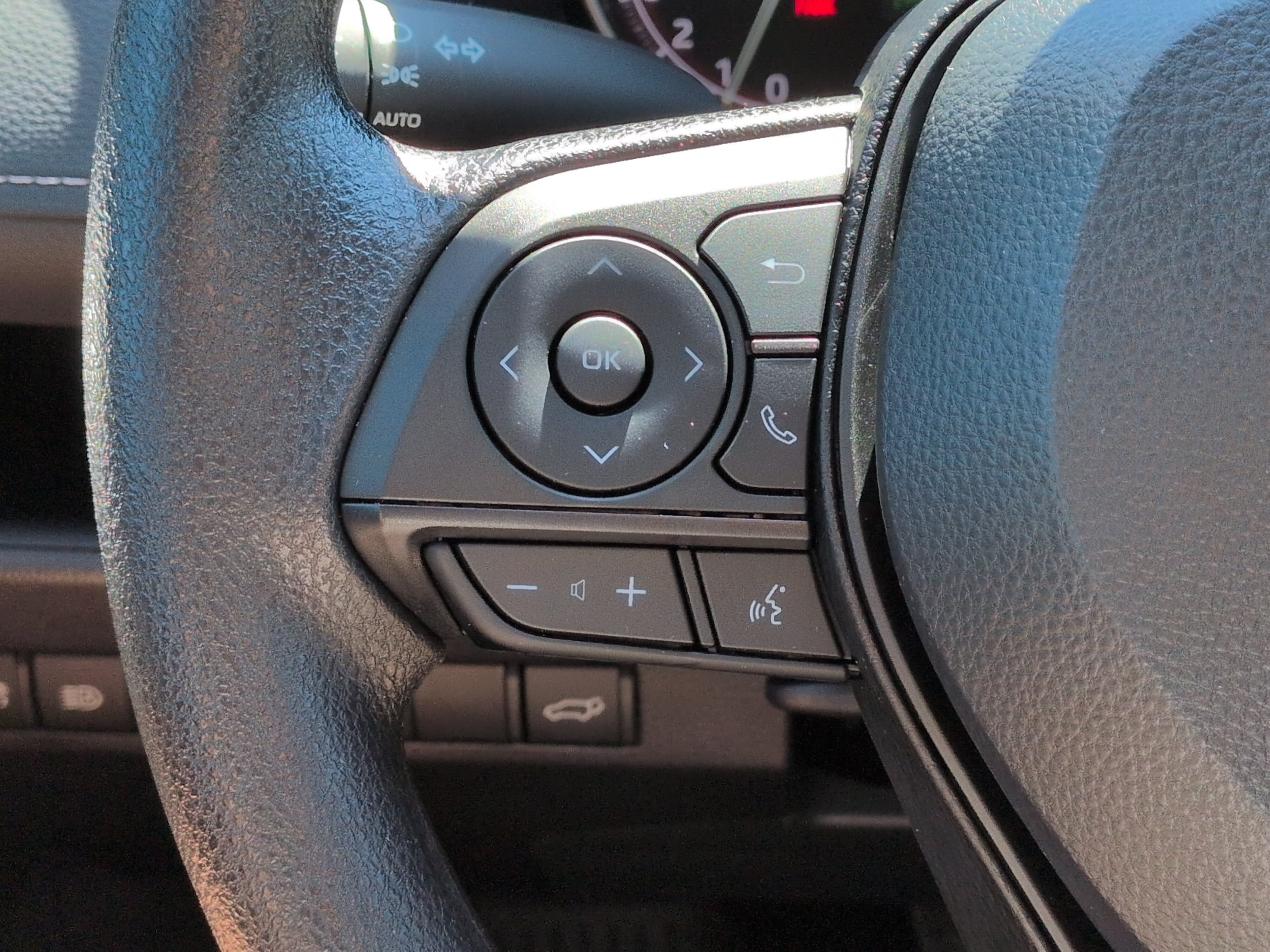 Used 2025 Toyota RAV4 XLE w/ Convenience Package FWD image 23