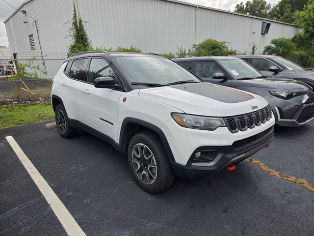 Used 2024 Jeep Compass Trailhawk AWD/4WD image 10