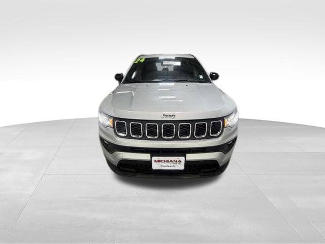 Certified 2024 Jeep Compass Latitude AWD/4WD image 5