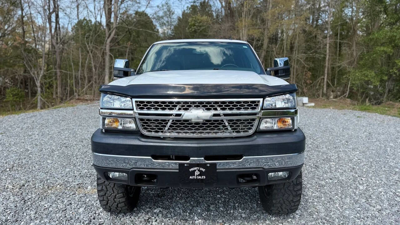 Used 2007 Chevrolet Silverado 2500 LT w/ Heavy-Duty Power Package image 2