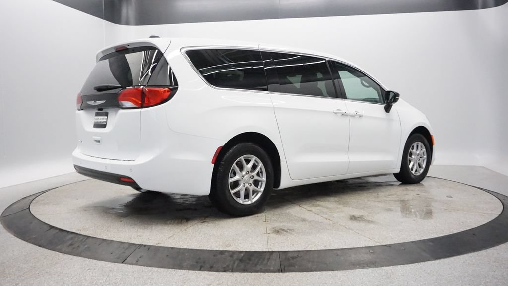 New 2026 Chrysler Voyager LX FWD image 10