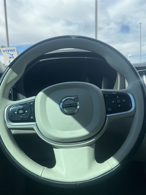 Used 2023 Volvo XC60 B5 Plus w/ Protection Package Premier image 11
