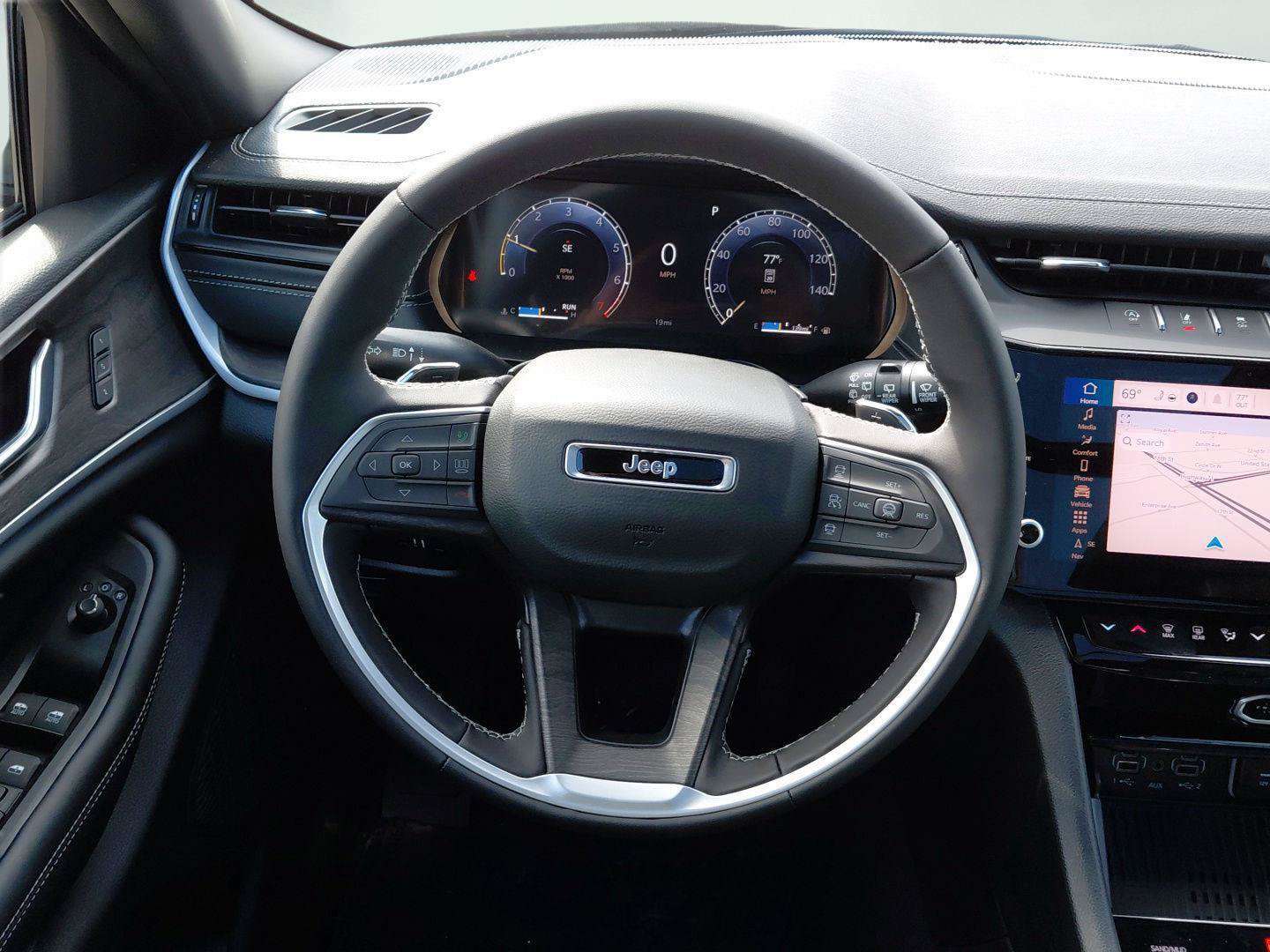 New 2026 Jeep Grand Cherokee Limited w/ Luxury Tech Group II AWD/4WD image 44