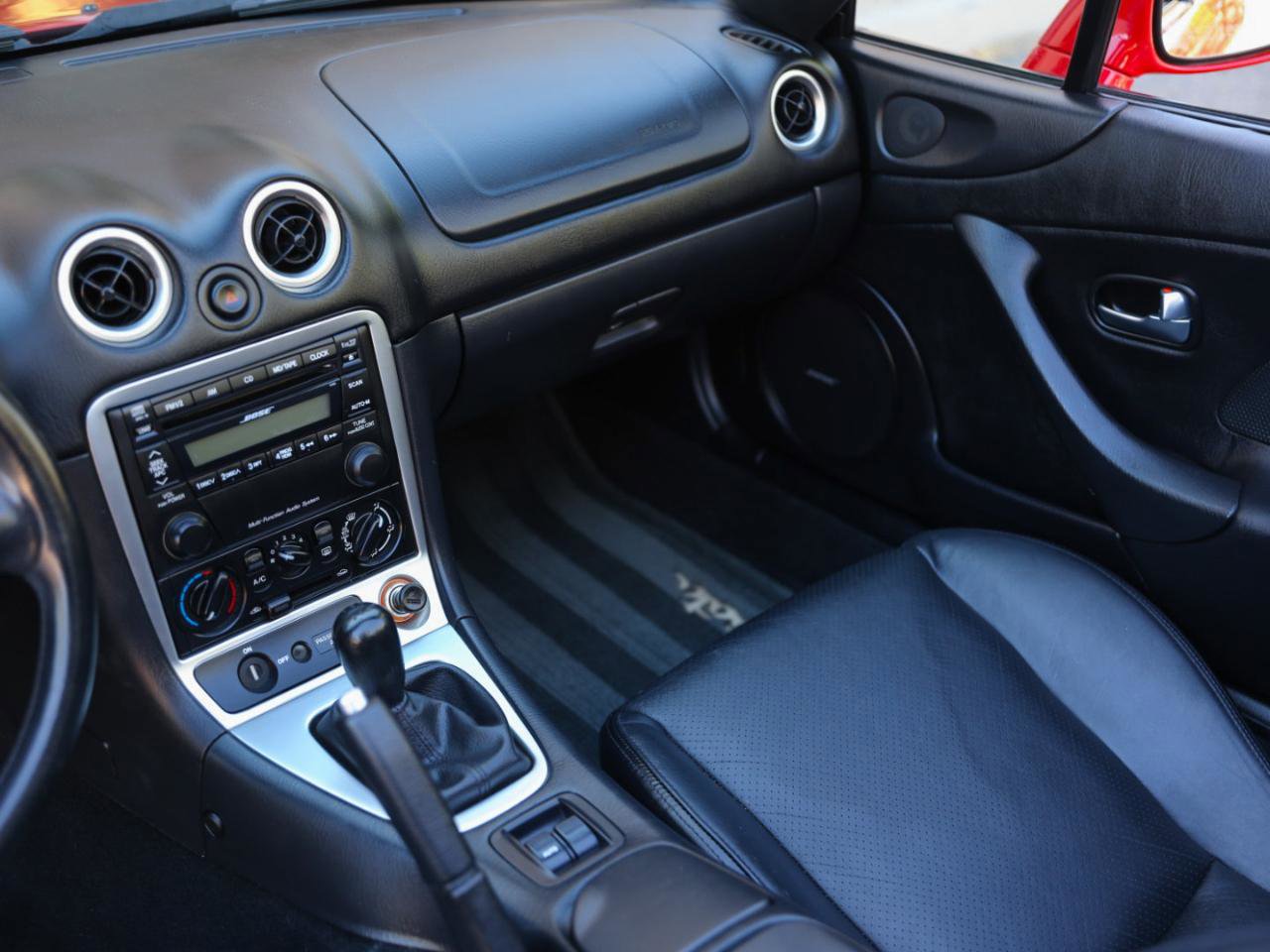Used 2003 MAZDA MX-5 Miata RWD image 25