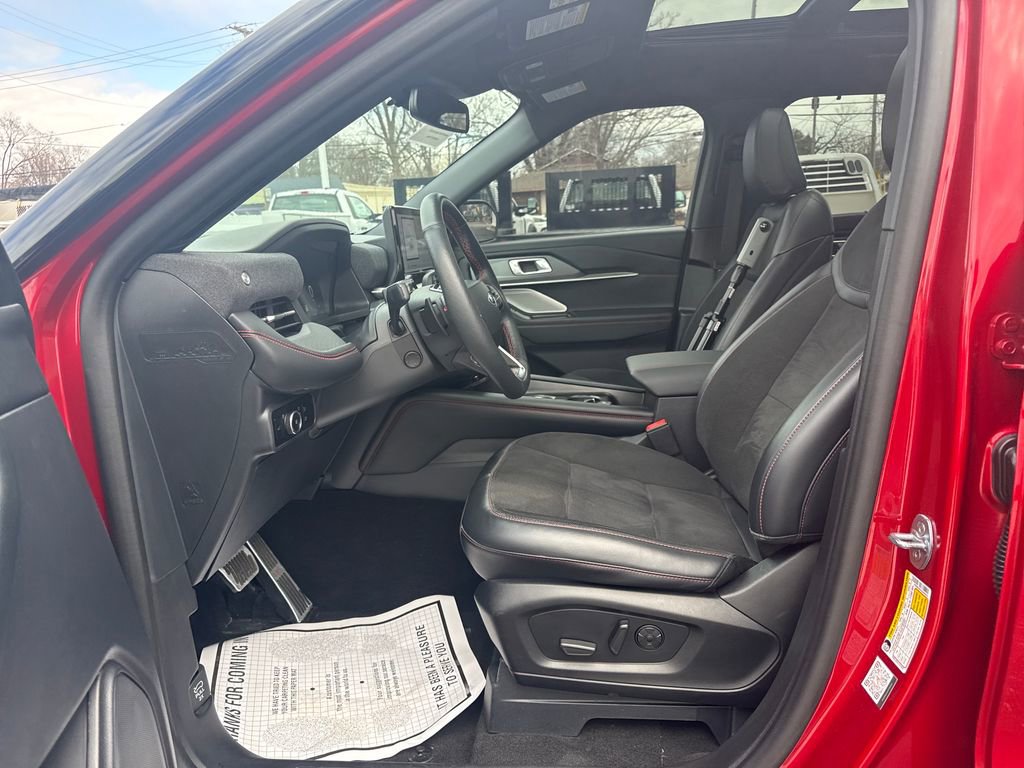 Used 2025 Ford Explorer ST image 27