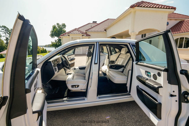 Used 2020 Rolls-Royce Phantom Sedan RWD image 23