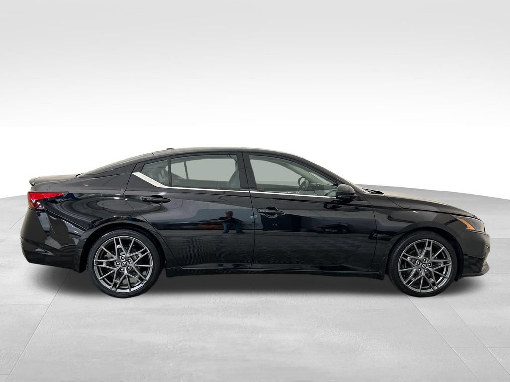 Used 2023 Nissan Altima 2.0 SR FWD image 7