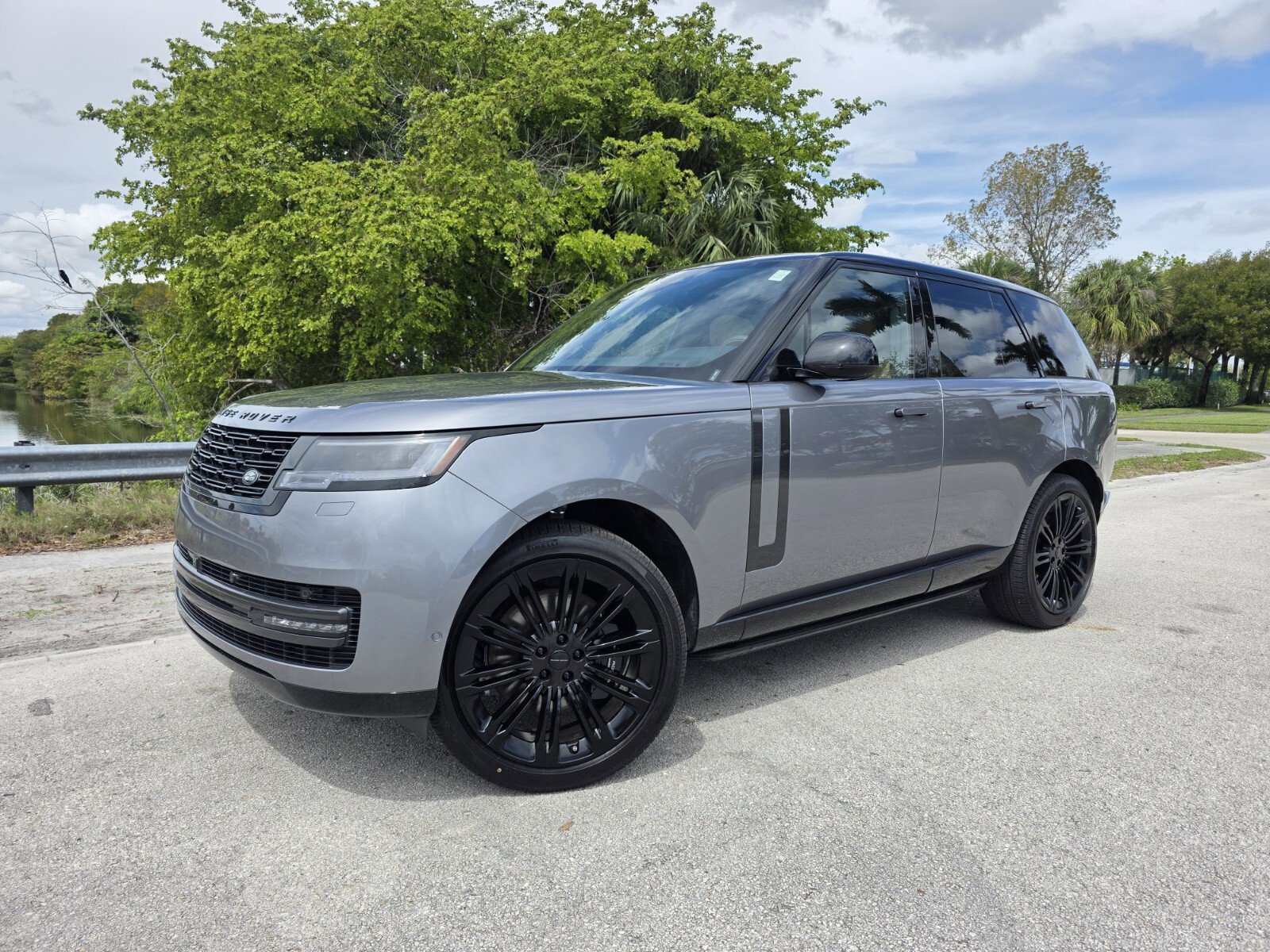 New 2026 Land Rover Range Rover SE image 1