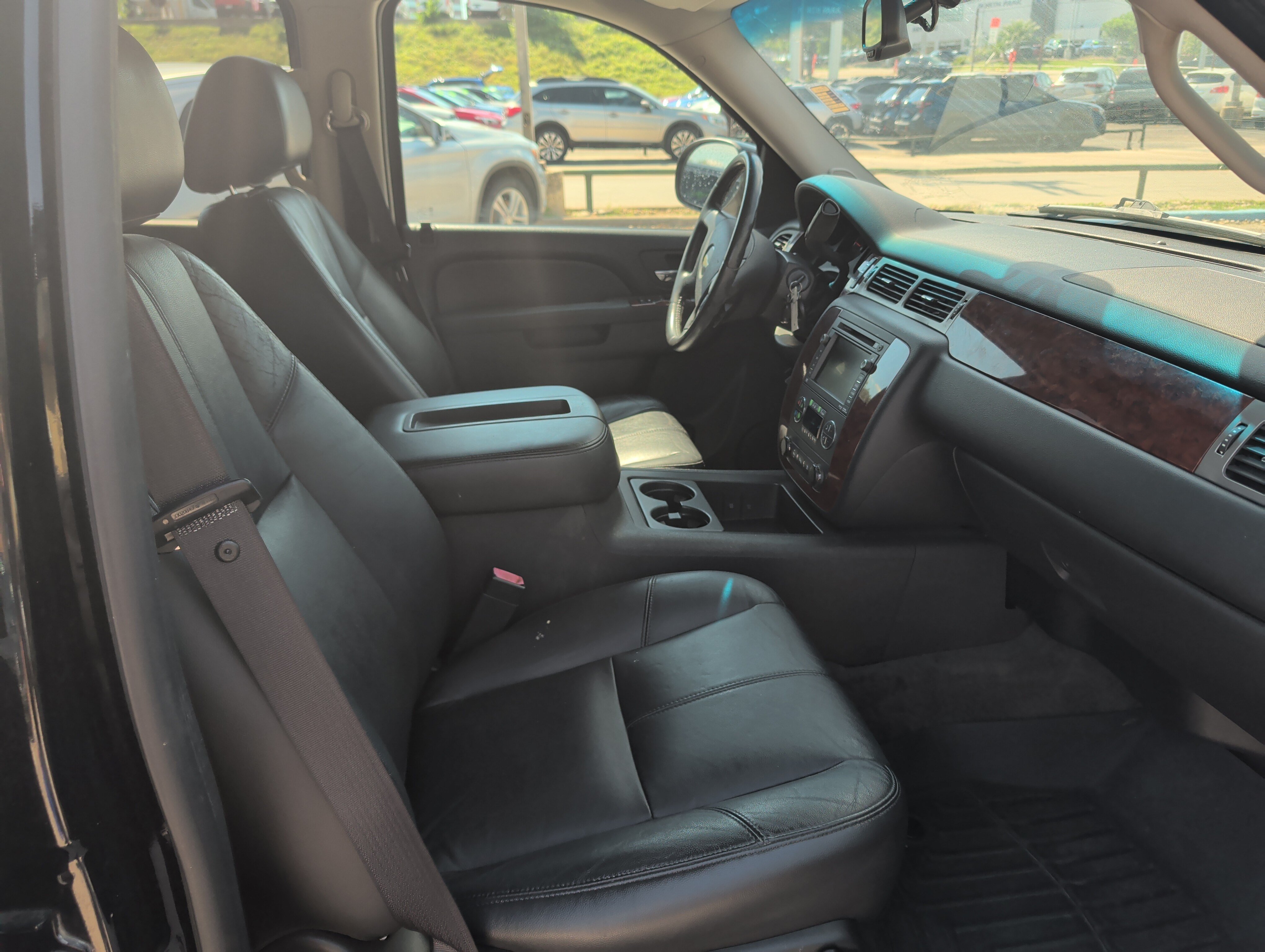 Used 2010 Chevrolet Suburban LT AWD/4WD image 29