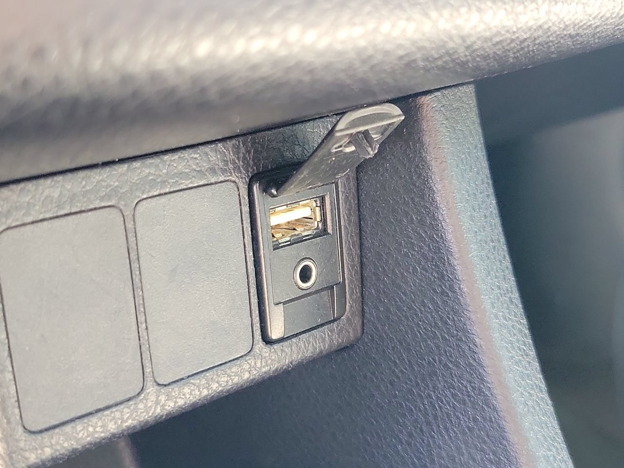 Used 2019 Toyota Corolla LE FWD image 28