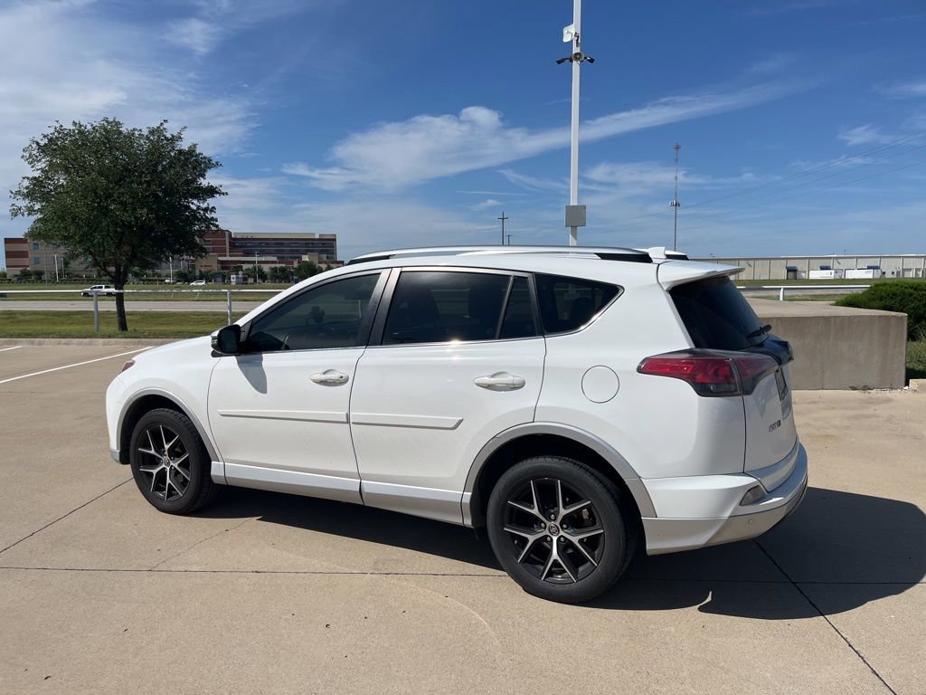 Used 2016 Toyota RAV4 SE w/ Advanced Technology Package FWD image 4