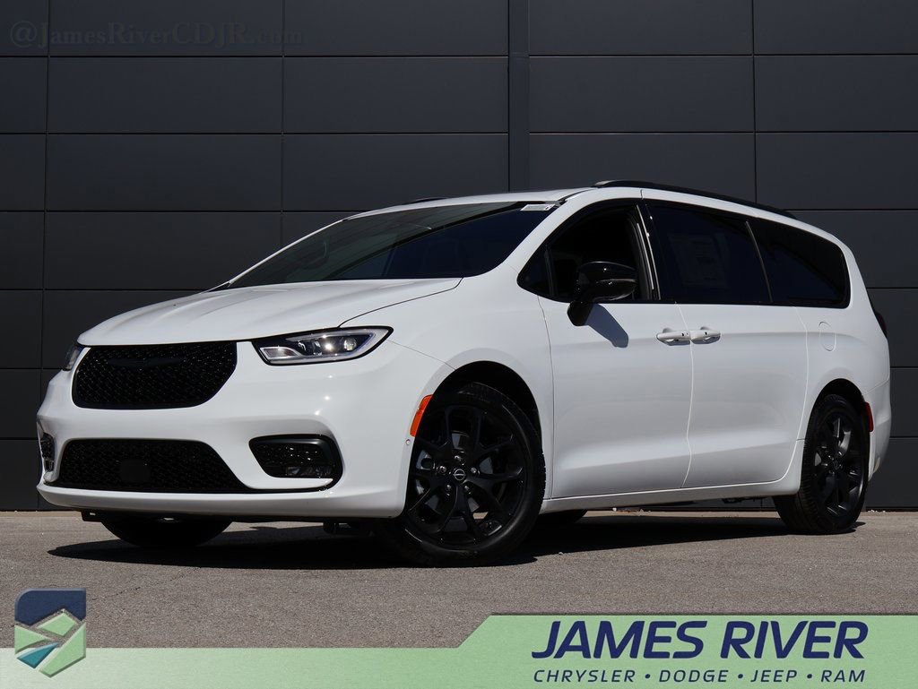 New 2026 Chrysler Pacifica Limited w/ S Appearance Package FWD image 1