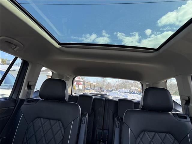 Used 2025 Volkswagen Atlas SEL Premium R-Line AWD/4WD image 19