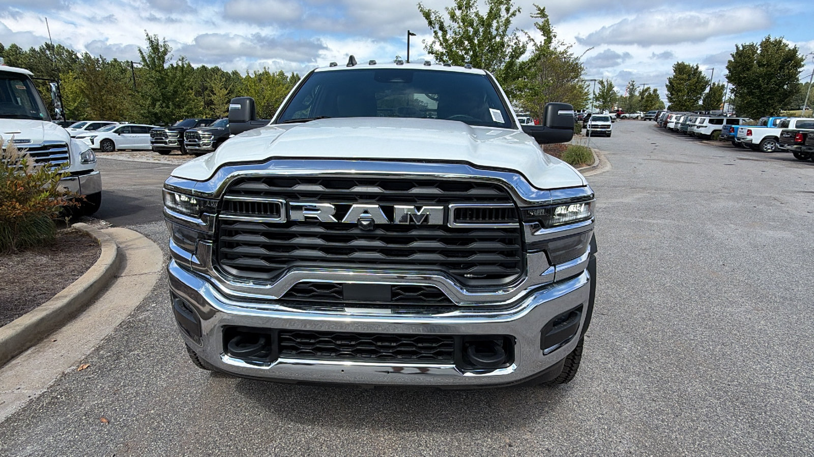 New 2026 RAM 5500 Tradesman w/ Chrome Appearance Group AWD/4WD image 3
