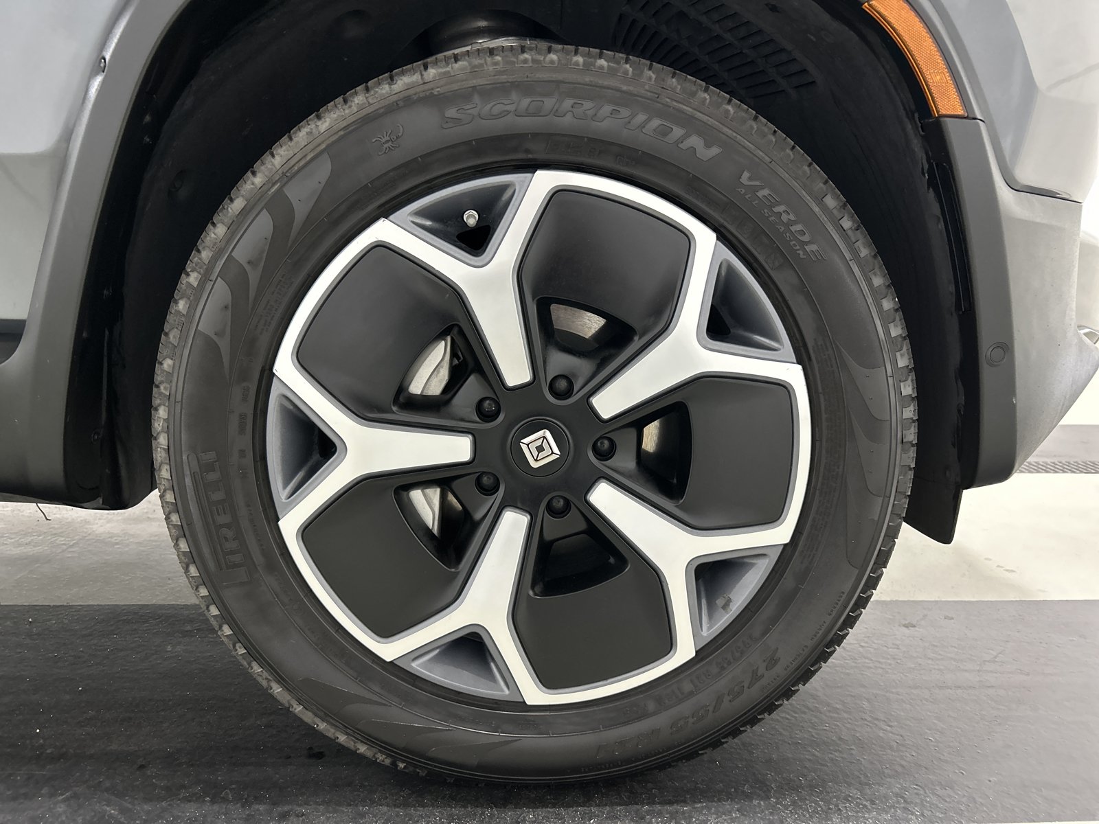 Used 2024 Rivian R1S Adventure AWD/4WD image 11