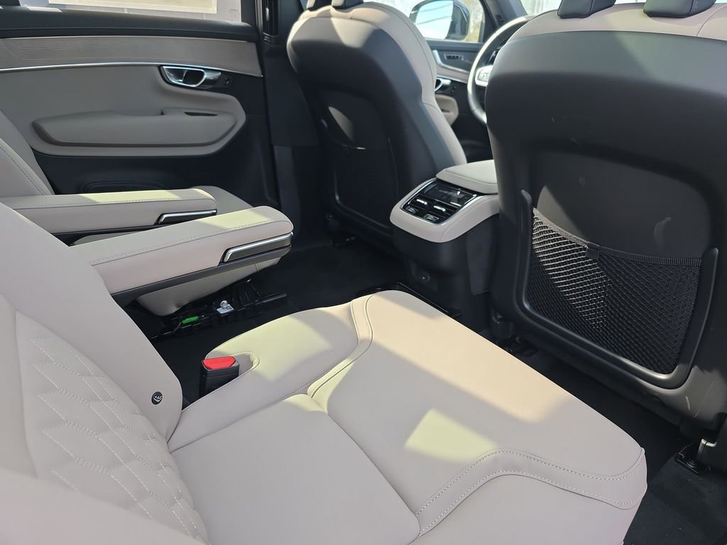 New 2026 Volvo XC90 B6 Plus w/ Protection Package Premier image 11