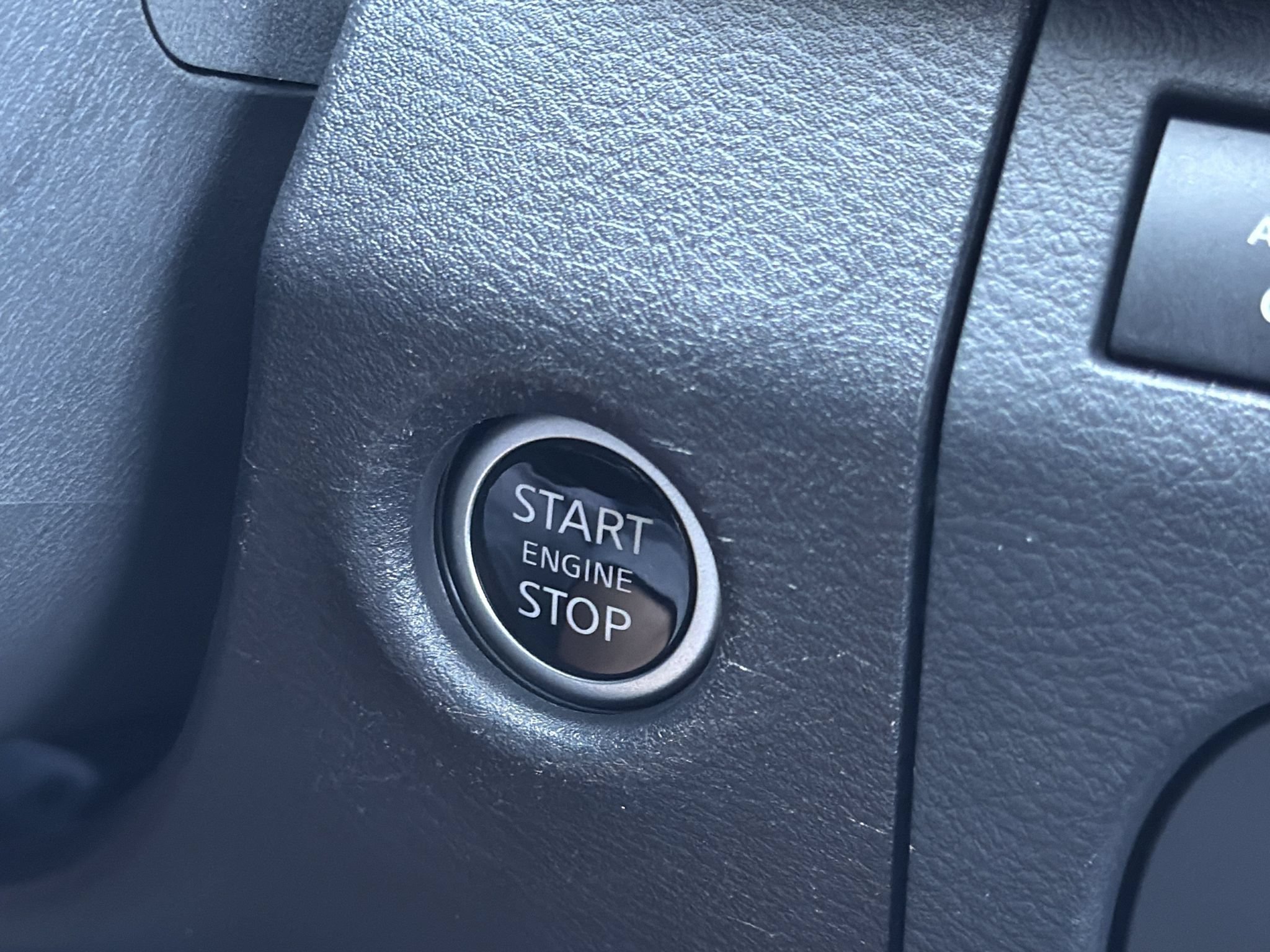 Used 2025 Nissan Frontier Pro-X RWD image 8