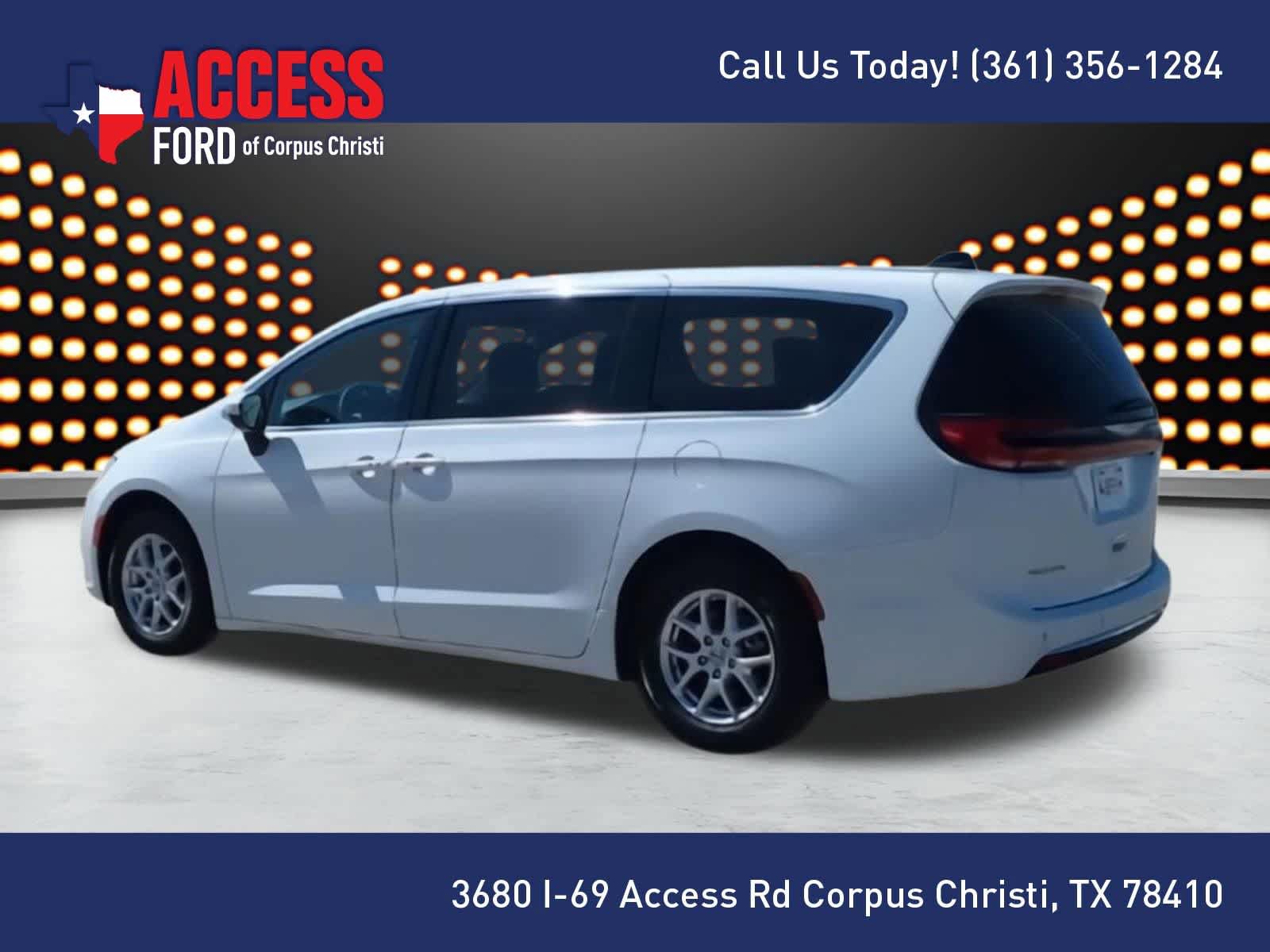 Used 2023 Chrysler Pacifica Touring-L FWD image 6