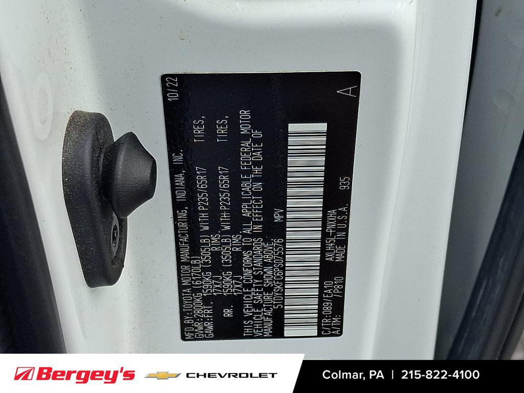 Used 2023 Toyota Sienna XLE AWD/4WD image 31