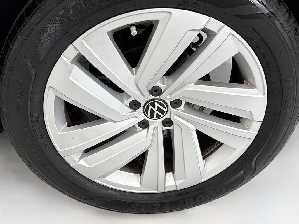 Certified 2023 Volkswagen Atlas Cross Sport SE w/ Panoramic Sunroof Package FWD image 29