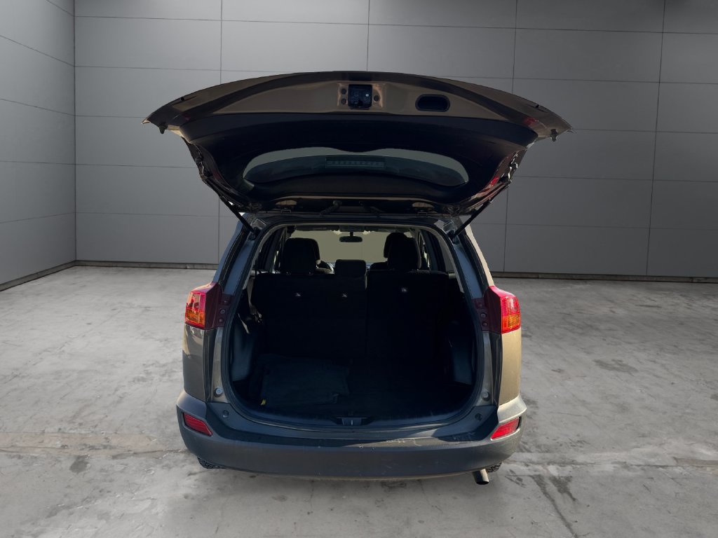 Used 2015 Toyota RAV4 LE AWD/4WD image 19