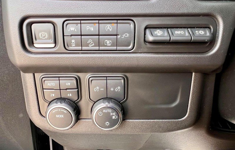 Used 2022 Chevrolet Tahoe High Country w/ Premium Package 2 AWD/4WD image 27