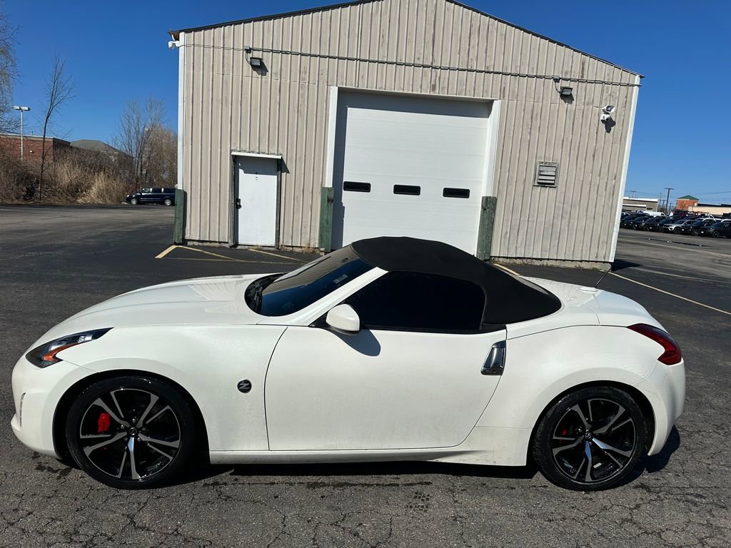 Used 2018 Nissan 370Z Touring Sport RWD image 9