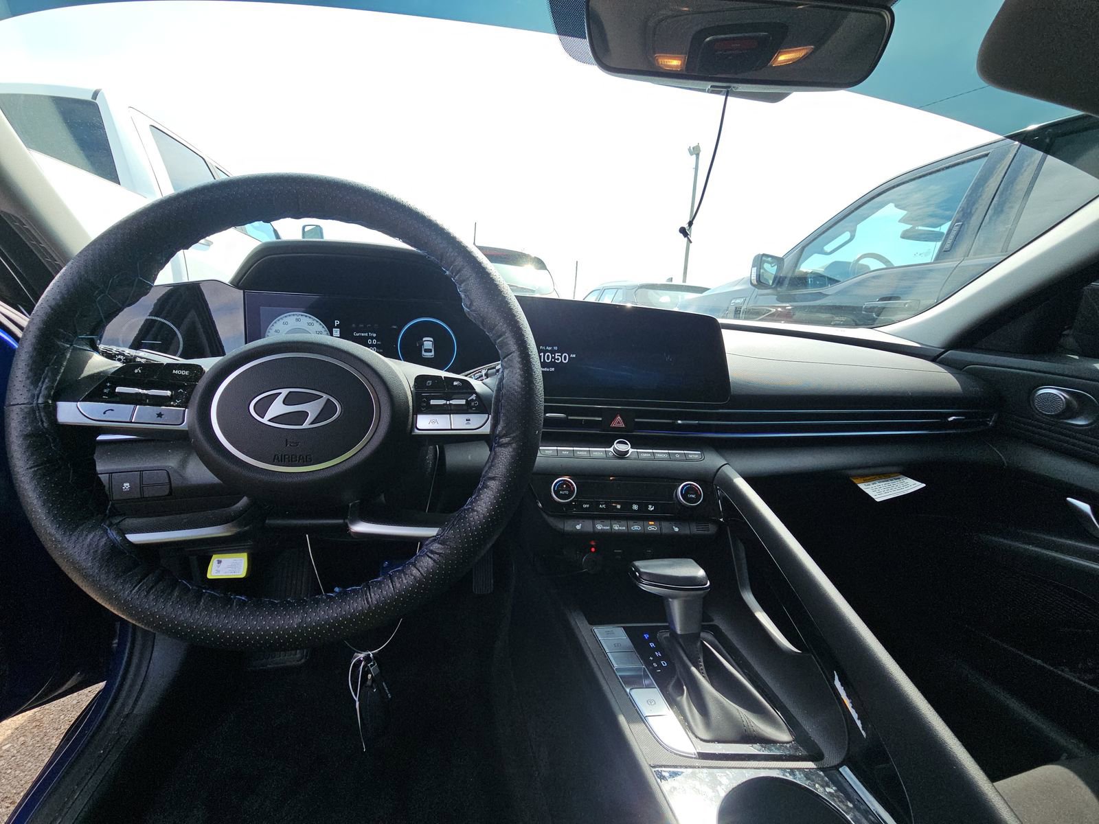 Used 2024 Hyundai Elantra SEL w/ Convenience Package FWD image 11