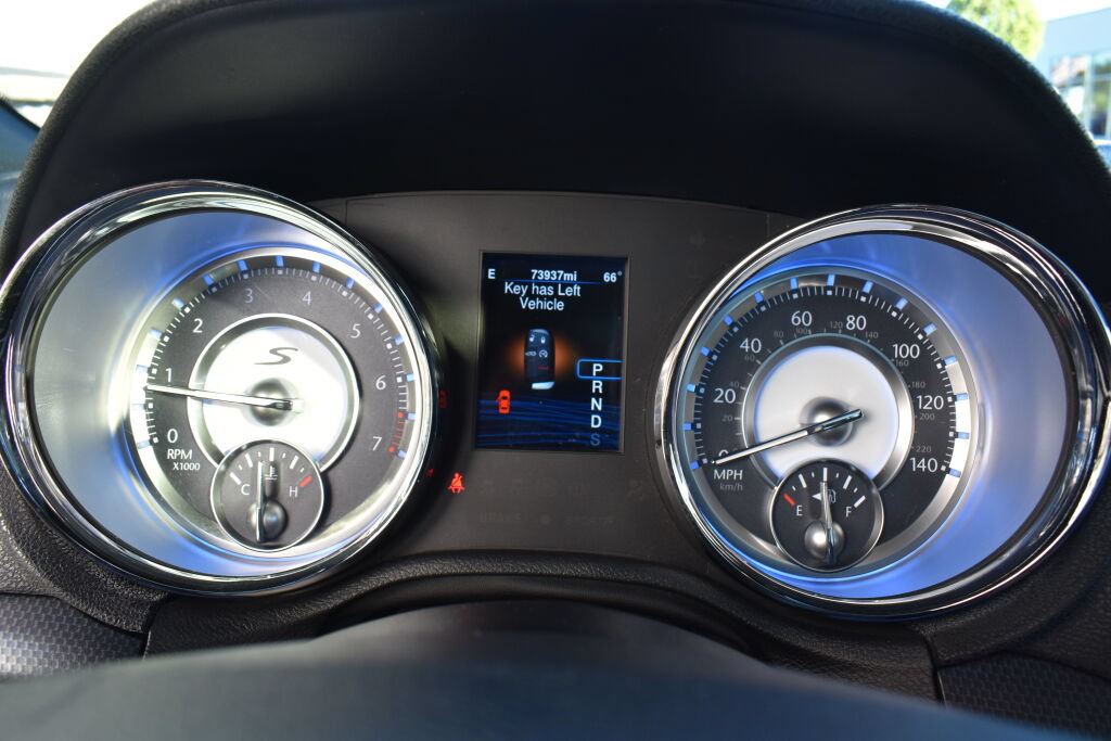 Used 2013 Chrysler 300 S RWD image 10