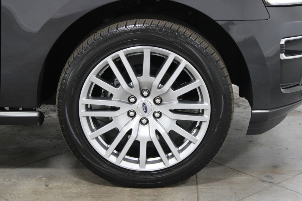 Used 2024 Ford Expedition Limited image 12