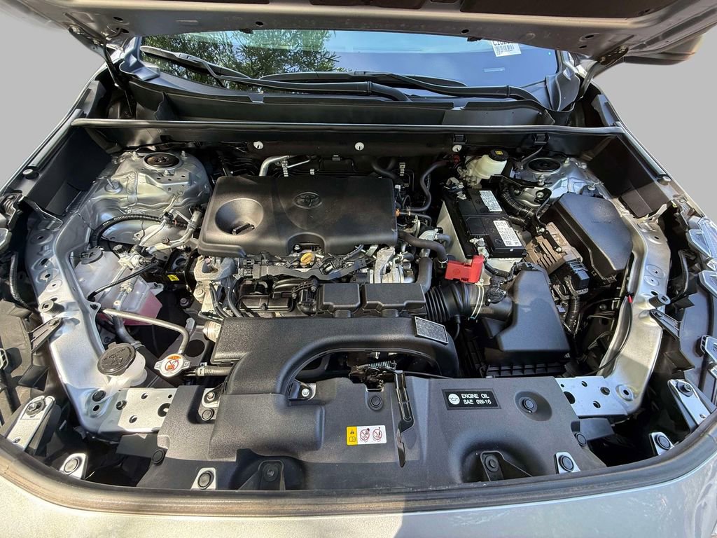 Used 2021 Toyota RAV4 LE AWD/4WD image 21