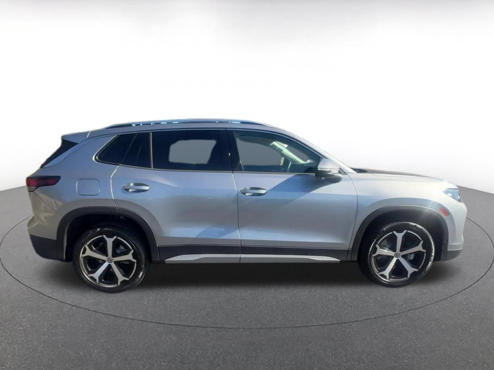 Used 2026 Volkswagen Tiguan SE AWD/4WD image 16