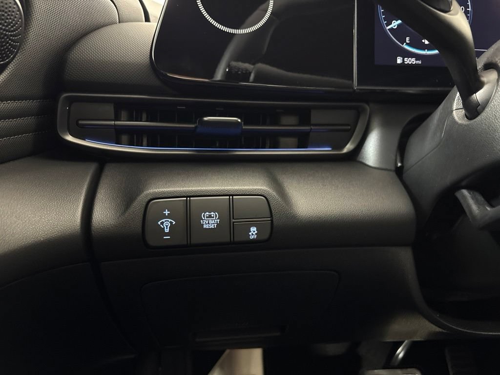 Certified 2025 Hyundai Elantra SEL FWD image 34
