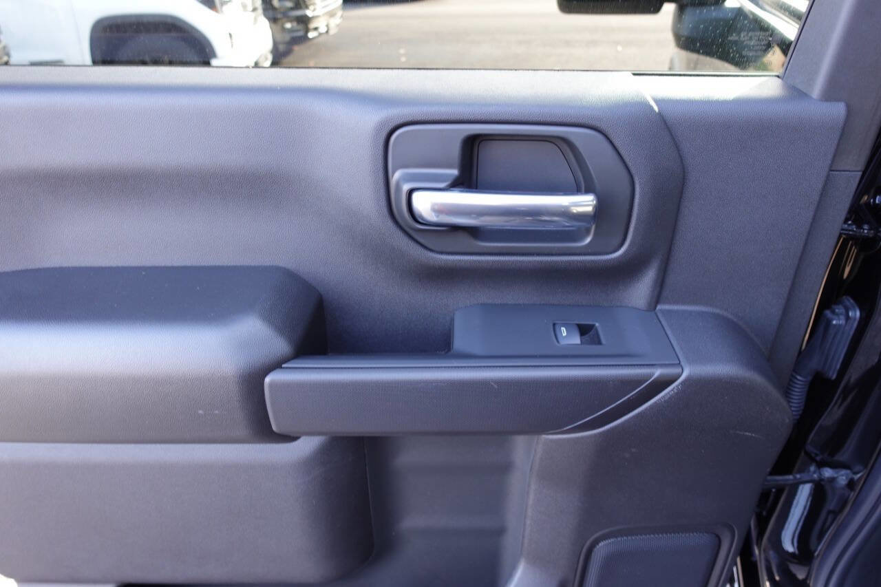 Used 2025 Chevrolet Silverado 2500 Custom w/ Custom Value Package image 18